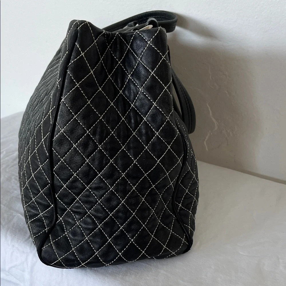 Ferragamo Black Quilted Leather Handbag - Picture 5 of 15